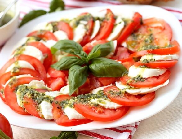 Caprese შესანიშნავი მადაა მათთვის, ვინც ხმელთაშუა ზღვის დიეტას იცავს.